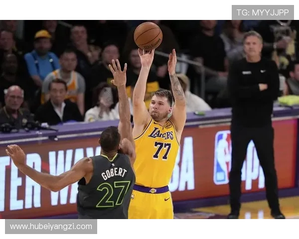 原创东契奇喊话总冠军！詹姆斯复出引爆湖人“双核时代”，这波操作太燃了！